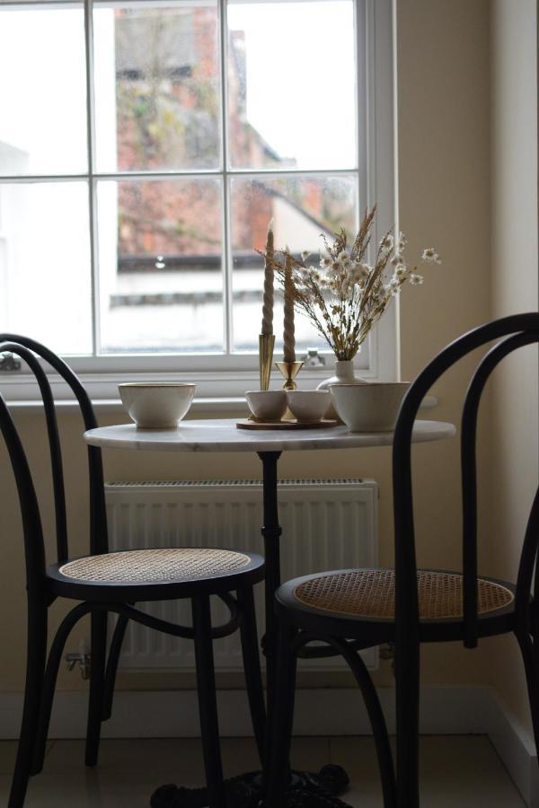 Elegant Apartment On Historic Cobbled High St Shrewsbury Town Centre Екстериор снимка