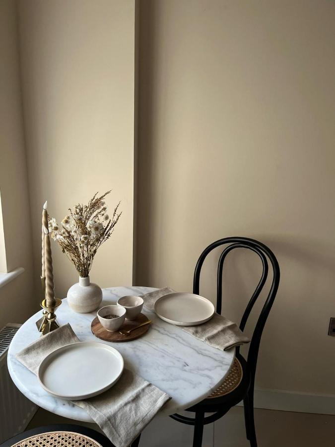 Elegant Apartment On Historic Cobbled High St Shrewsbury Town Centre Екстериор снимка